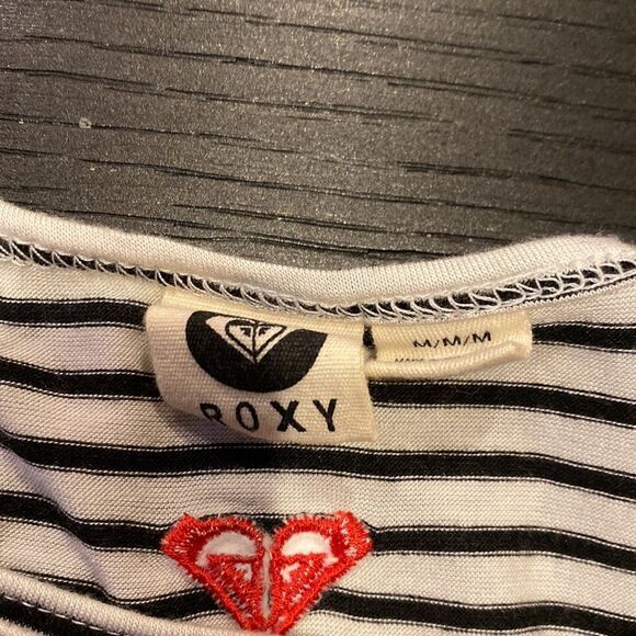 C Roxy Women’s Medium 2/3 Sleeve Stripes Wide Neck High Low Hem - Picture 5 of 7